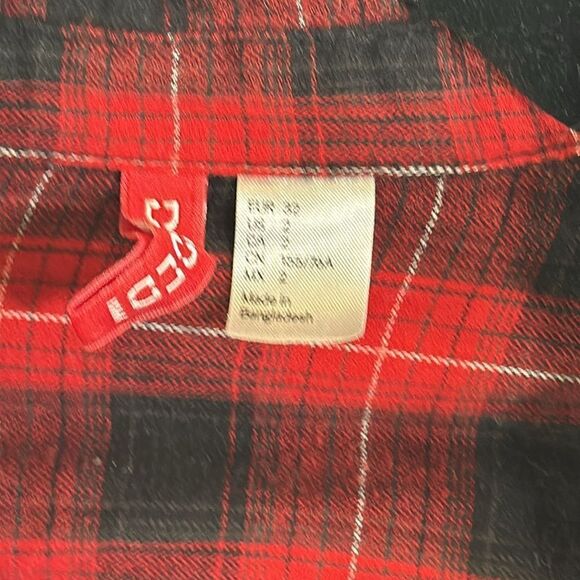 ✨ H&M Red Plaid Fitted Flannel Button-Down - Size 2 - Picture 2 of 3